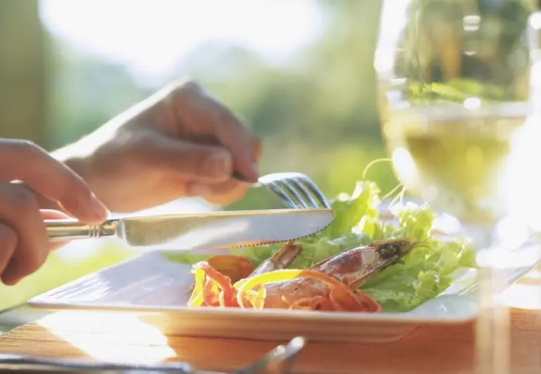 En Pascua los vinos blancos acompañan muy bien a los pescados.