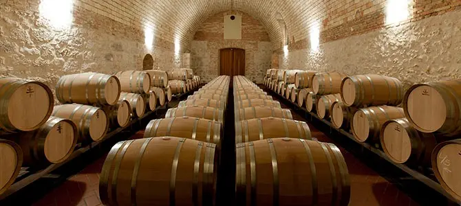 Recipientes de madera para vino